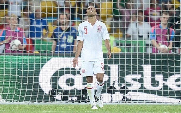 Cole rất bình tĩnh ghi điểm trong loạt luân lưu giúp Chelsea đoạt Champions League hồi tháng 5, nhưng lại không làm được điều đó cho ĐT Anh trước Italia tại EURO 2012.